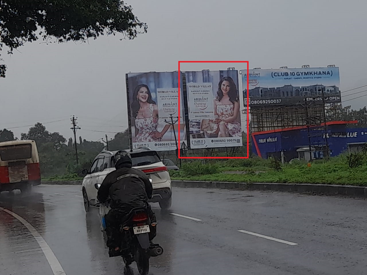 pune highway chouk Gaon hoarding